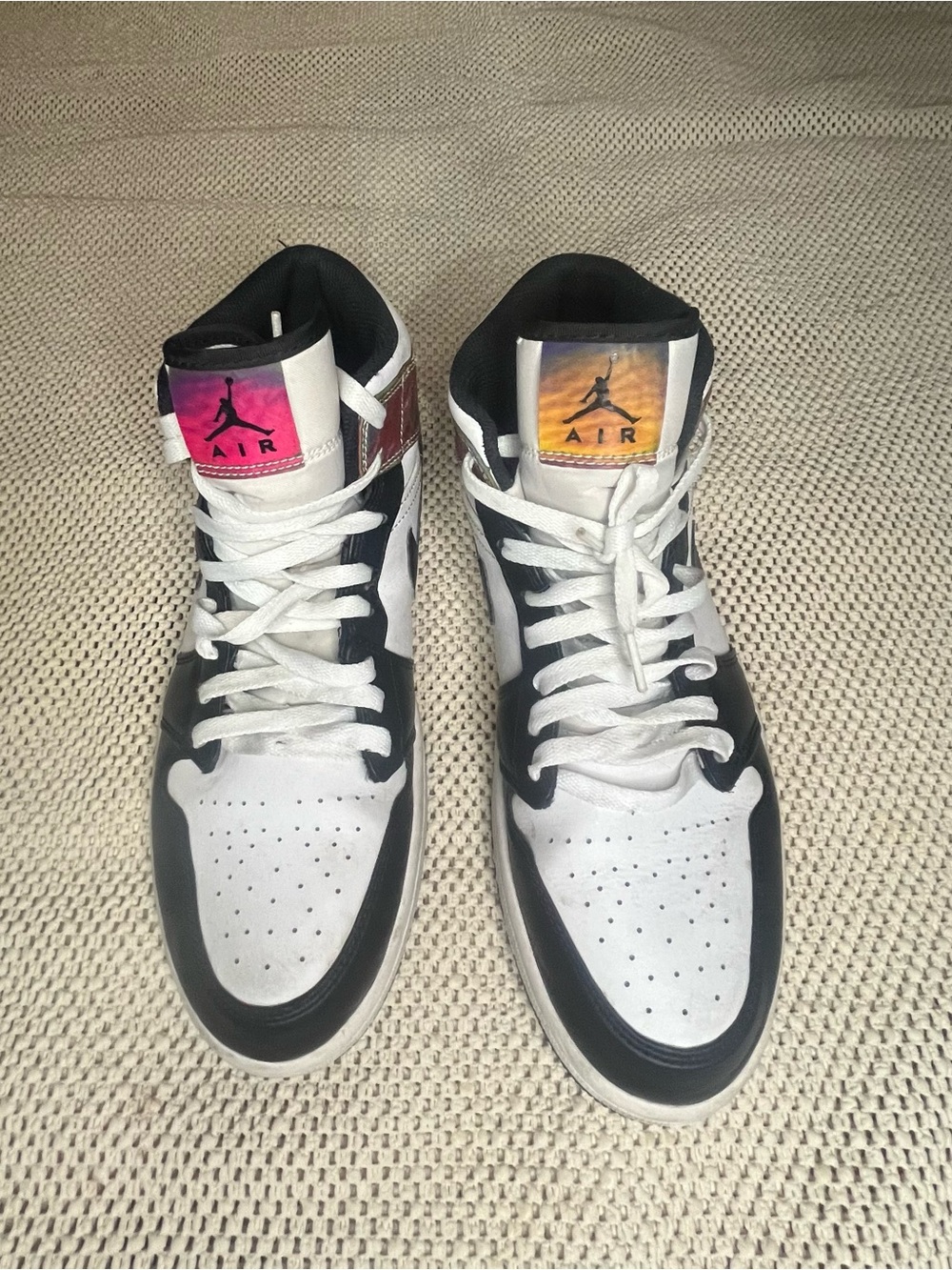 Air Jordan 1 Mid SE White Black Heat Reactive Men's Gently Used
Size 10